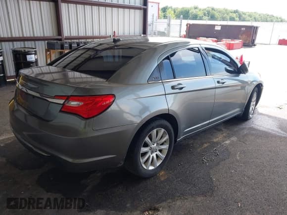 ✅ 2011 Chrysler 200 Touring • VIN: 1C3BC1FB9BN603599 • Lot: 42379030. Wystawiony na IAAI z przebiegiem 112 865 mil. Bezpłatny archiwum sprzedaży aukcyjnych z USA i szczegółowy raport historii pojazdu na DreamBid. Zdjęcie 4.