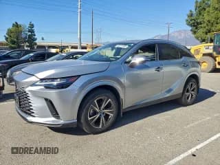 ✅ 2023 Lexus RX 350h Premium Plus • VIN: 2T2BBMCA0PC012076 • Лот: 95771705. Опубликован ранее на Copart с пробегом 30 876 миль. Бесплатный доступ к архиву аукционных продаж из США и подробный отчёт об истории автомобиля на DreamBid. Изображение 1.