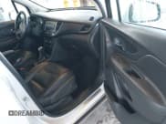 ✅ 2017 Buick Encore Essence • VIN: KL4CJCSB4HB047133 • Lot: 43748291. Wystawiony na IAAI z przebiegiem 170 452 mil. Bezpłatny archiwum sprzedaży aukcyjnych z USA i szczegółowy raport historii pojazdu na DreamBid. Zdjęcie 5.