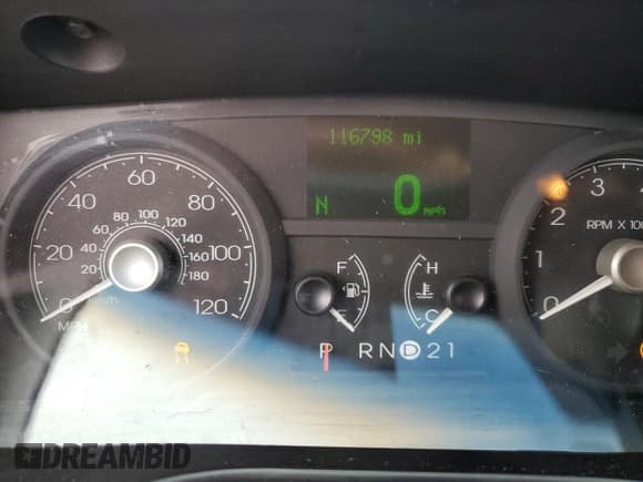 ✅ 2011 Lincoln Town Car Signature Limited • VIN: 2LNBL8CVXBX758787 • Lot: 81351495. Listed on Copart with 116,798 mi. Free auction sales archive from the USA and detailed vehicle history report at DreamBid. Image 9.