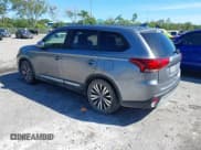 ✅ 2019 Mitsubishi Outlander SE • VIN: JA4AD3A37KZ006566 • Lot: 43542411. Wystawiony na IAAI z przebiegiem 115 442 mil. Bezpłatny archiwum sprzedaży aukcyjnych z USA i szczegółowy raport historii pojazdu na DreamBid. Zdjęcie 3.
