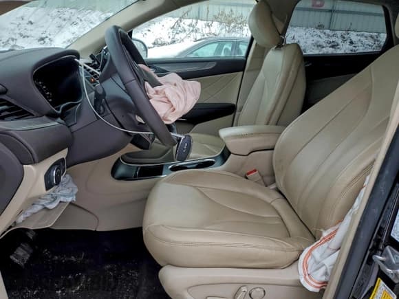 ✅ 2019 Lincoln MKC Standard • VIN: 5LMCJ1D98KUL37318 • Lot: 95535525. Wystawiony na Copart z przebiegiem 44 647 mil. Bezpłatny archiwum sprzedaży aukcyjnych z USA i szczegółowy raport historii pojazdu na DreamBid. Zdjęcie 7.