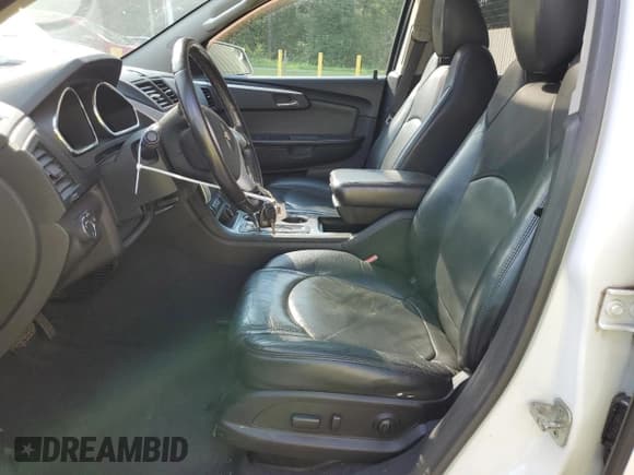 ✅ 2010 Chevrolet Traverse 2LT • VIN: 1GNLVGED6AS134575 • Lot: 74089544. Wystawiony na Copart z przebiegiem 137 781 mil. Bezpłatny archiwum sprzedaży aukcyjnych z USA i szczegółowy raport historii pojazdu na DreamBid. Zdjęcie 7.