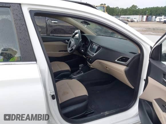 2020 Hyundai Accent SE z VIN 3KPC24A6XLE111619, wystawiony jako IAAI lot #42849017 z przebiegiem 60 288 mil mil oraz . Historia ofert i sprzedaży dostępna na DreamBid. Obrazek 5.