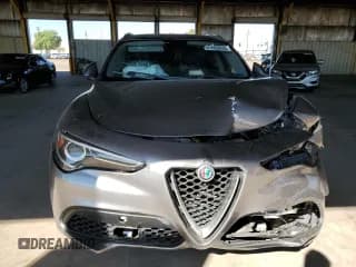 ✅ 2018 Alfa Romeo Stelvio • VIN: ZASFAKAN2J7B88128 • Lot: 81693035. Wystawiony na Copart z przebiegiem Nie podano. Bezpłatny archiwum sprzedaży aukcyjnych z USA i szczegółowy raport historii pojazdu na DreamBid. Zdjęcie 5.