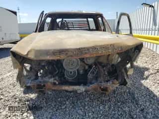 2006 Chevrolet Silverado 3500 LT1 с VIN 1GBJK39D86E281597, выставлен на аукционе Copart как лот 70057195 с пробегом Не указан миль и На запчасти • Non repairable. История ставок и продаж доступна на DreamBid. Изображение 5.