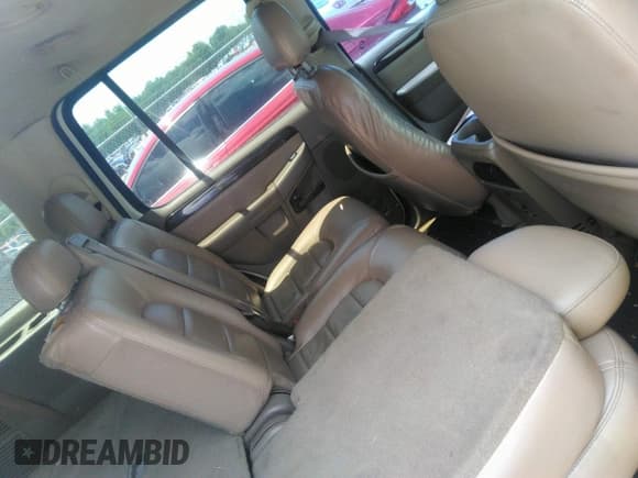 ✅ 2004 Ford Explorer Limited • VIN: 1FMDU65W44ZB42855 • Lot: 42786345. Wystawiony na IAAI z przebiegiem 229 997 mil. Bezpłatny archiwum sprzedaży aukcyjnych z USA i szczegółowy raport historii pojazdu na DreamBid. Zdjęcie 8.