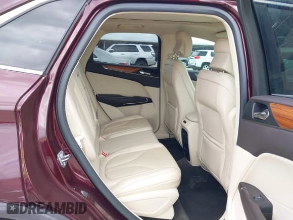 ✅ 2016 Lincoln MKC Reserve • VIN: 5LMTJ3DHXGUJ15132 • Lot: 42729696. Wystawiony na IAAI z przebiegiem 53 741 mil. Bezpłatny archiwum sprzedaży aukcyjnych z USA i szczegółowy raport historii pojazdu na DreamBid. Zdjęcie 8.