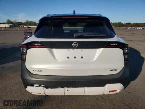 ✅ 2025 Nissan Kicks SV • VIN: 3N8AP6CB1SL439010 • Lot: 82571185. Wystawiony na Copart z przebiegiem 800 mil. Bezpłatny archiwum sprzedaży aukcyjnych z USA i szczegółowy raport historii pojazdu na DreamBid. Zdjęcie 6.