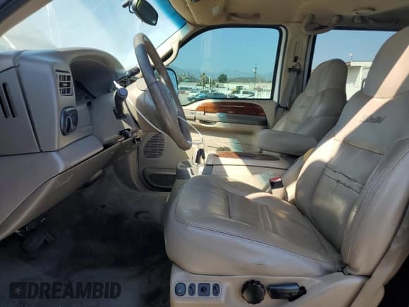 ✅ 2001 Ford Excursion Limited • VIN: 1FMNU42S81EC98586 • Lot: 63701165. Wystawiony na Copart z przebiegiem 302 278 mil. Bezpłatny archiwum sprzedaży aukcyjnych z USA i szczegółowy raport historii pojazdu na DreamBid. Zdjęcie 7.