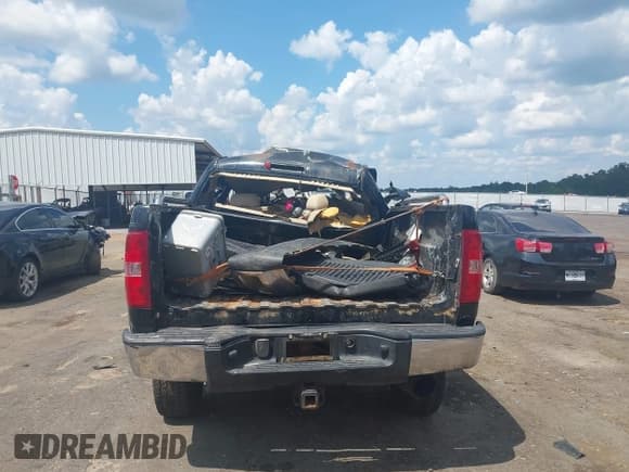 ✅ 2008 Chevrolet Silverado 2500HD LTZ • VIN: 1GCHK236X8F156113 • Lot: 43010192. Wystawiony na IAAI z przebiegiem Nie podano. Bezpłatny archiwum sprzedaży aukcyjnych z USA i szczegółowy raport historii pojazdu na DreamBid. Zdjęcie 17.