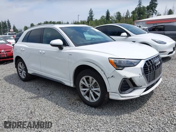 ✅ 2022 Audi Q3 S line Premium • VIN: WA1DECF36N1150034 • Lot: 42519617. Wystawiony na IAAI z przebiegiem 25 911 mil. Bezpłatny archiwum sprzedaży aukcyjnych z USA i szczegółowy raport historii pojazdu na DreamBid. Zdjęcie 1.