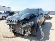 ✅ 2020 Jeep Cherokee Latitude • VIN: 1C4PJLCB6LD624134 • Lot: 43240447. Wystawiony na IAAI z przebiegiem 107 712 mil. Bezpłatny archiwum sprzedaży aukcyjnych z USA i szczegółowy raport historii pojazdu na DreamBid. Zdjęcie 18.