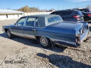 ✅ 1992 Cadillac Brougham • VIN: 1G6DW54E7NR707492 • Lot: 79950214. Wystawiony na Copart z przebiegiem 263 624 mil. Bezpłatny archiwum sprzedaży aukcyjnych z USA i szczegółowy raport historii pojazdu na DreamBid. Zdjęcie 2.
