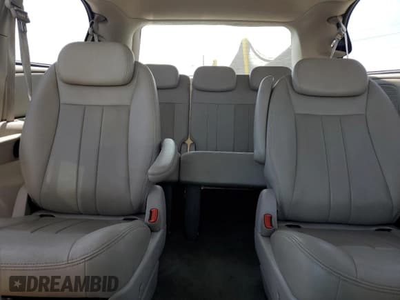 ✅ 2005 Chrysler Town & Country Touring • VIN: 2C4GP54L65R472969 • Лот: 81540375. Опубликован ранее на Copart с пробегом 169 690 миль. Бесплатный доступ к архиву аукционных продаж из США и подробный отчёт об истории автомобиля на DreamBid. Изображение 10.