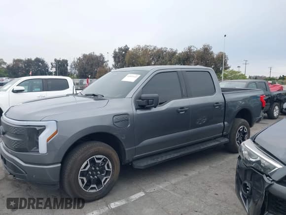 ✅ 2023 Ford F-150 Lightning Pro • VIN: 1FTVW1EL8PWG48559 • Лот: 42033123. Опубликован ранее на IAAI с пробегом 8 845 миль. Бесплатный доступ к архиву аукционных продаж из США и подробный отчёт об истории автомобиля на DreamBid. Изображение 14.