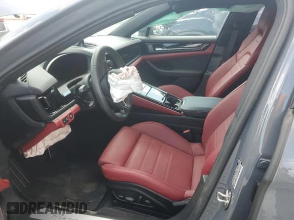 ✅ 2025 Porsche Panamera • VIN: WP0AA2YA8SL001974 • Lot: 67457675. Wystawiony na Copart z przebiegiem Nie podano. Bezpłatny archiwum sprzedaży aukcyjnych z USA i szczegółowy raport historii pojazdu na DreamBid. Zdjęcie 7.