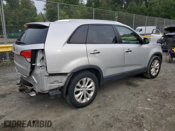 ✅ 2014 Kia Sorento EX • VIN: 5XYKUDA75EG532684 • Lot: 84022365. Wystawiony na Copart z przebiegiem 158 479 mil. Bezpłatny archiwum sprzedaży aukcyjnych z USA i szczegółowy raport historii pojazdu na DreamBid. Zdjęcie 3.