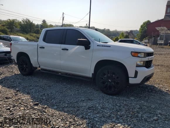 ✅ 2020 Chevrolet Silverado 1500 Custom • VIN: 1GCPYBEH1LZ124649 • Lot: 64847524. Wystawiony na Copart z przebiegiem 57 064 mil. Bezpłatny archiwum sprzedaży aukcyjnych z USA i szczegółowy raport historii pojazdu na DreamBid. Zdjęcie 4.