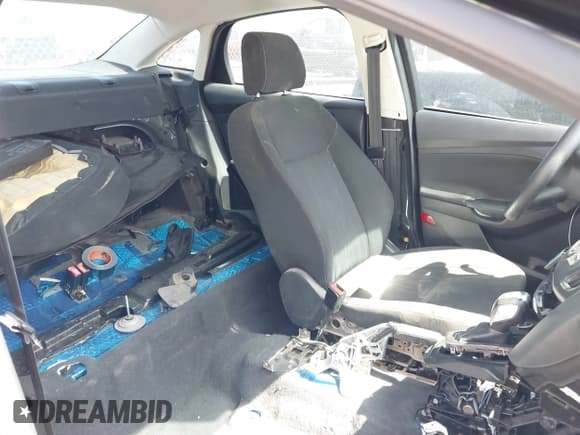 ✅ 2015 Ford Focus SE • VIN: 1FADP3F25FL261578 • Lot: 42502945. Wystawiony na IAAI z przebiegiem 81 789 mil. Bezpłatny archiwum sprzedaży aukcyjnych z USA i szczegółowy raport historii pojazdu na DreamBid. Zdjęcie 6.