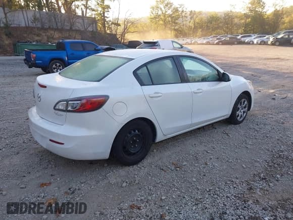 ✅ 2012 Mazda 3 i Sport • VIN: JM1BL1UG4C1551687 • Lot: 43390051. Wystawiony na IAAI z przebiegiem 139 705 mil. Bezpłatny archiwum sprzedaży aukcyjnych z USA i szczegółowy raport historii pojazdu na DreamBid. Zdjęcie 4.