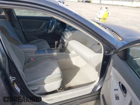 ✅ 2010 Toyota Camry LE • VIN: 4T1BF3EK7AU020254 • Лот: 43635049. Опубликован ранее на IAAI с пробегом 182 356 миль. Бесплатный доступ к архиву аукционных продаж из США и подробный отчёт об истории автомобиля на DreamBid. Изображение 5.