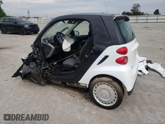 ✅ 2009 Smart fortwo Pure • VIN: WMEEJ31X49K252322 • Lot: 84546855. Wystawiony na Copart z przebiegiem Nie podano. Bezpłatny archiwum sprzedaży aukcyjnych z USA i szczegółowy raport historii pojazdu na DreamBid. Zdjęcie 2.