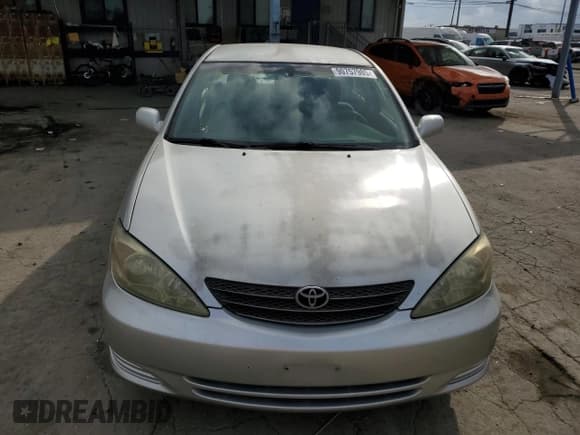 ✅ 2004 Toyota Camry LE • VIN: 4T1BF32K54U064388 • Lot: 90757985. Wystawiony na Copart z przebiegiem 140 869 mil. Bezpłatny archiwum sprzedaży aukcyjnych z USA i szczegółowy raport historii pojazdu na DreamBid. Zdjęcie 5.