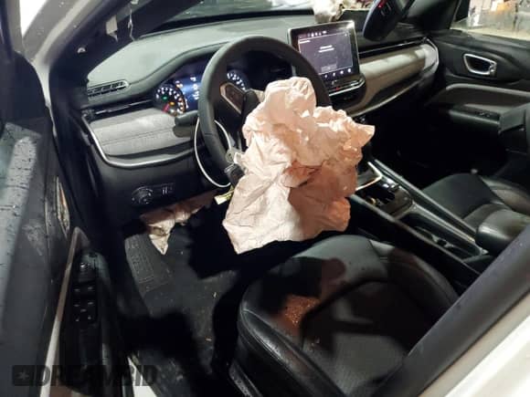 2024 Jeep Compass Latitude с VIN 3C4NJDBNXRT110427, выставлен на аукционе Copart как лот 90045035 с пробегом 16 695 миль миль и Списание • Salvage title. История ставок и продаж доступна на DreamBid. Изображение 8.