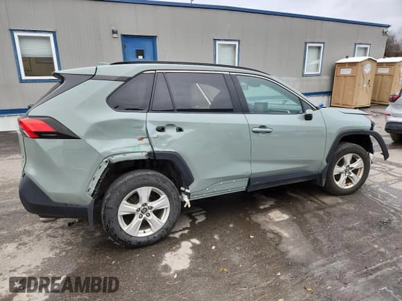 ✅ 2020 Toyota RAV4 XLE • VIN: 2T3P1RFV4LW131368 • Lot: 90252255. Listed on Copart with 91,673 mi. Free auction sales archive from the USA and detailed vehicle history report at DreamBid. Image 3.