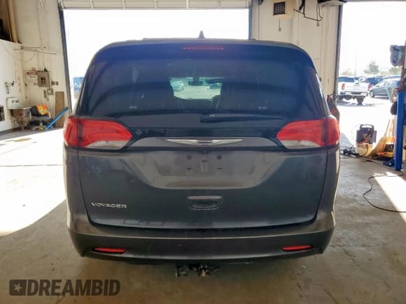 ✅ 2020 Chrysler Voyager LXi • VIN: 2C4RC1DG1LR172723 • Lot: 82142135. Wystawiony na Copart z przebiegiem 108 857 mil. Bezpłatny archiwum sprzedaży aukcyjnych z USA i szczegółowy raport historii pojazdu na DreamBid. Zdjęcie 6.