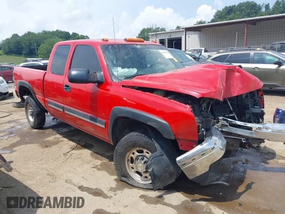 ✅ 2006 Chevrolet Silverado 2500HD Work Truck • VIN: 1GCHK29U96E100527 • Lot: 42870852. Wystawiony na IAAI z przebiegiem 169 391 mil. Bezpłatny archiwum sprzedaży aukcyjnych z USA i szczegółowy raport historii pojazdu na DreamBid. Zdjęcie 1.