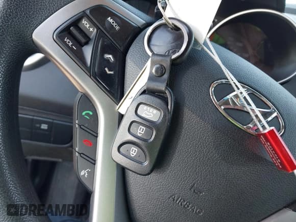 ✅ 2016 Hyundai Veloster • VIN: KMHTC6AD4GU296812 • Lot: 41856215. Wystawiony na IAAI z przebiegiem 174 579 mil. Bezpłatny archiwum sprzedaży aukcyjnych z USA i szczegółowy raport historii pojazdu na DreamBid. Zdjęcie 11.