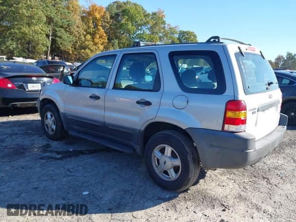✅ 2003 Ford Escape XLS Popular • VIN: 1FMYU02133KA26299 • Lot: 43590240. Listed on IAAI with 268,448 mi. Free auction sales archive from the USA and detailed vehicle history report at DreamBid. Image 3.