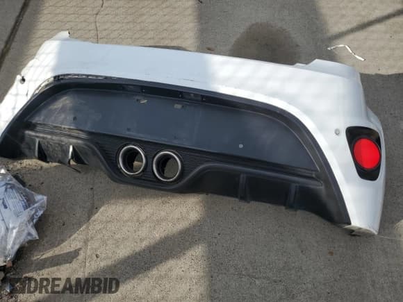 ✅ 2016 Hyundai Veloster Turbo Rally Edition • VIN: KMHTC6AE0GU296511 • Lot: 80347944. Wystawiony na Copart z przebiegiem Nie podano. Bezpłatny archiwum sprzedaży aukcyjnych z USA i szczegółowy raport historii pojazdu na DreamBid. Zdjęcie 12.