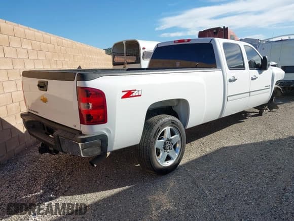✅ 2014 Chevrolet Silverado 2500HD LT • VIN: 1GC1CXCG5EF107871 • Lot: 43518202. Listed on IAAI with 74,569 mi. Free auction sales archive from the USA and detailed vehicle history report at DreamBid. Image 4.