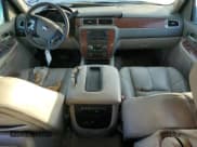 ✅ 2007 Chevrolet Suburban LT • VIN: 1GNFC16087R251568 • Lot: 62377833. Wystawiony na Copart z przebiegiem Nie podano. Bezpłatny archiwum sprzedaży aukcyjnych z USA i szczegółowy raport historii pojazdu na DreamBid. Zdjęcie 8.