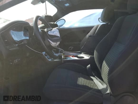 ✅ 2015 Dodge Challenger R/T • VIN: 2C3CDZAT4FH737158 • Lot: 68949764. Wystawiony na Copart z przebiegiem 110 401 mil. Bezpłatny archiwum sprzedaży aukcyjnych z USA i szczegółowy raport historii pojazdu na DreamBid. Zdjęcie 7.