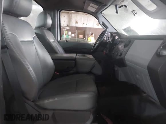 ✅ 2014 Ford F-350 XL • VIN: 1FTBF3A61EEA34468 • Лот: 43628115. Опубликован ранее на IAAI с пробегом 213 768 миль. Бесплатный доступ к архиву аукционных продаж из США и подробный отчёт об истории автомобиля на DreamBid. Изображение 8.