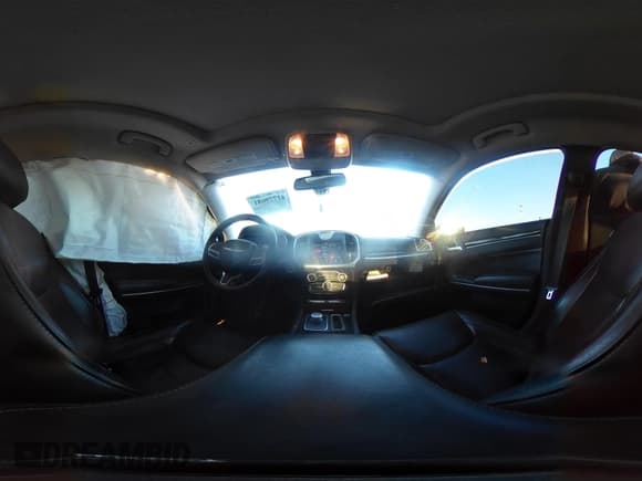 ✅ 2020 Chrysler 300 Limited • VIN: 2C3CCAKG5LH142031 • Lot: 41779681. Wystawiony na IAAI z przebiegiem 73 899 mil. Bezpłatny archiwum sprzedaży aukcyjnych z USA i szczegółowy raport historii pojazdu na DreamBid. Zdjęcie 18.