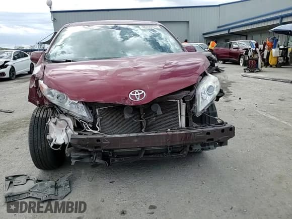 ✅ 2015 Toyota Sienna LE • VIN: 5TDKK3DC5FS605209 • Lot: 86135375. Listed on Copart with 88,396 mi. Free auction sales archive from the USA and detailed vehicle history report at DreamBid. Image 15.