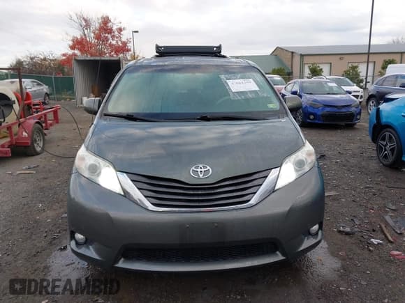 ✅ 2014 Toyota Sienna XLE • VIN: 5TDYK3DCXES436166 • Lot: 43661250. Listed on IAAI with 119,504 mi. Free auction sales archive from the USA and detailed vehicle history report at DreamBid. Image 13.