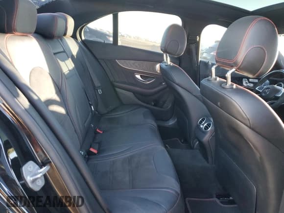 ✅ 2018 Mercedes-Benz C 43 AMG • VIN: 55SWF6EB8JU260461 • Lot: 85301985. Wystawiony na Copart z przebiegiem 58 590 mil. Bezpłatny archiwum sprzedaży aukcyjnych z USA i szczegółowy raport historii pojazdu na DreamBid. Zdjęcie 10.