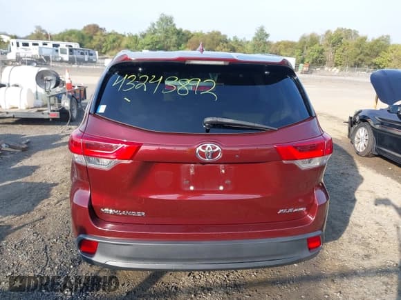 ✅ 2017 Toyota Highlander XLE • VIN: 5TDJZRFH0HS475572 • Лот: 43243892. Опубликован ранее на IAAI с пробегом 95 589 миль. Бесплатный доступ к архиву аукционных продаж из США и подробный отчёт об истории автомобиля на DreamBid. Изображение 16.