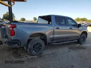 ✅ 2021 Chevrolet Silverado 1500 Custom Trail Boss • VIN: 1GCPYCEF8MZ270441 • Lot: 74946974. Wystawiony na Copart z przebiegiem 67 940 mil. Bezpłatny archiwum sprzedaży aukcyjnych z USA i szczegółowy raport historii pojazdu na DreamBid. Zdjęcie 3.