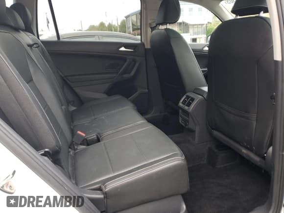 ✅ 2021 Volkswagen Tiguan SE • VIN: 3VV2B7AX4MM085159 • Lot: 84725305. Wystawiony na Copart z przebiegiem 61 203 mil. Bezpłatny archiwum sprzedaży aukcyjnych z USA i szczegółowy raport historii pojazdu na DreamBid. Zdjęcie 11.