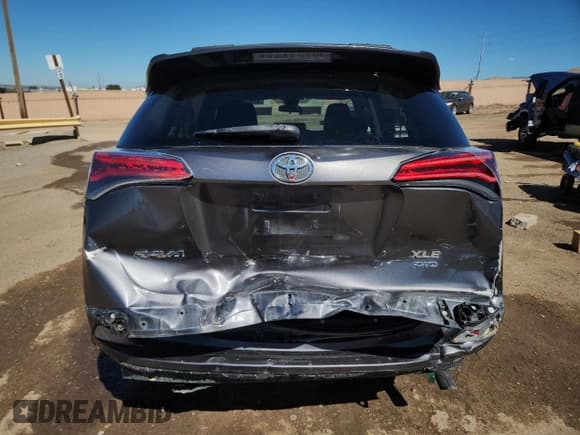 ✅ 2018 Toyota RAV4 XLE • VIN: JTMRFREV2JJ209279 • Lot: 84954225. Wystawiony na Copart z przebiegiem 99 463 mil. Bezpłatny archiwum sprzedaży aukcyjnych z USA i szczegółowy raport historii pojazdu na DreamBid. Zdjęcie 6.