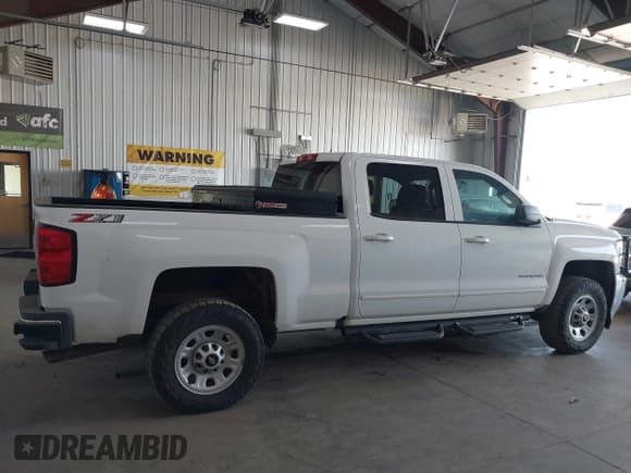 ✅ 2019 Chevrolet Silverado 2500HD LT • VIN: 1GC1KSEG3KF137272 • Lot: 39880414. Wystawiony na IAAI z przebiegiem 158 275 mil. Bezpłatny archiwum sprzedaży aukcyjnych z USA i szczegółowy raport historii pojazdu na DreamBid. Zdjęcie 13.