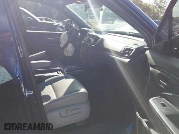 ✅ 2022 Honda Passport EX-L • VIN: 5FNYF8H51NB010125 • Lot: 43336438. Listed on IAAI with 18,292 mi. Free auction sales archive from the USA and detailed vehicle history report at DreamBid. Image 5.