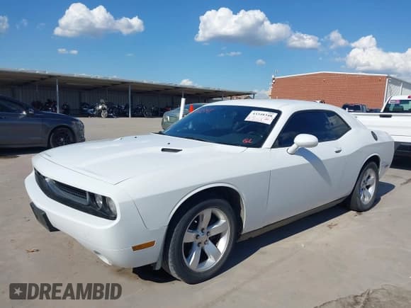 ✅ 2011 Dodge Challenger • VIN: 2B3CJ4DG4BH576375 • Lot: 43348348. Wystawiony na IAAI z przebiegiem 233 424 mil. Bezpłatny archiwum sprzedaży aukcyjnych z USA i szczegółowy raport historii pojazdu na DreamBid. Zdjęcie 2.